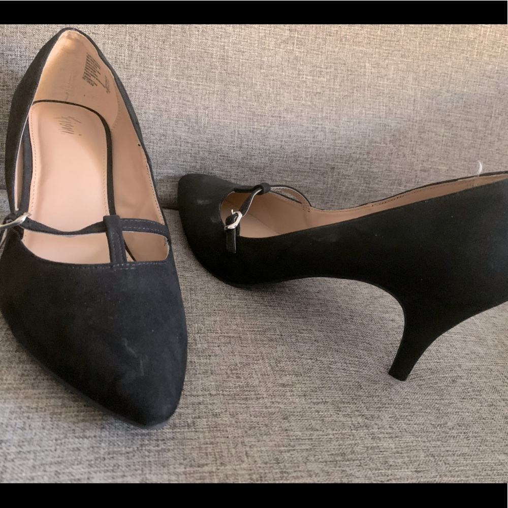 NIB black suede pumps